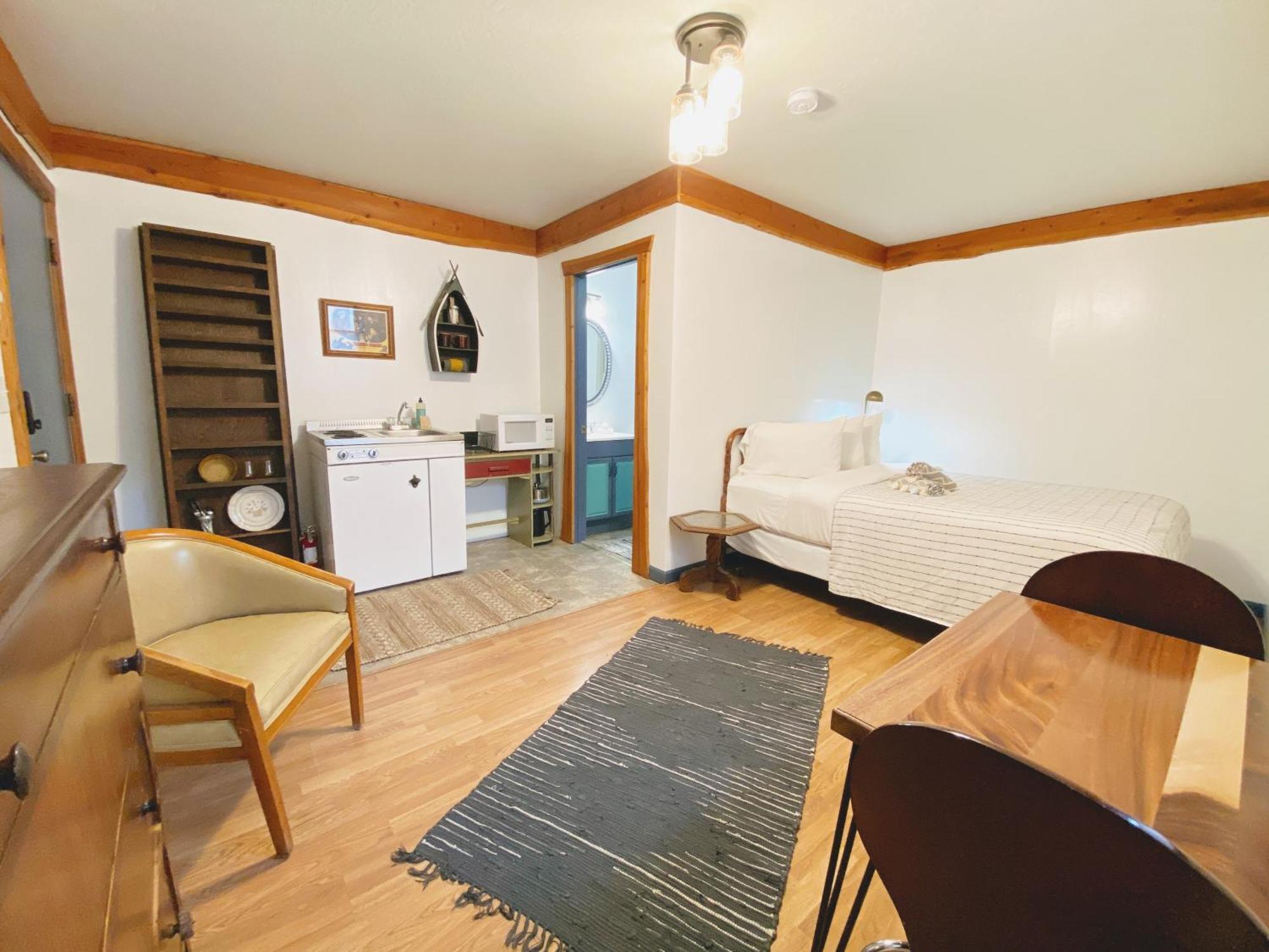 Flathead Lake Resort Woods Bay Buitenkant foto