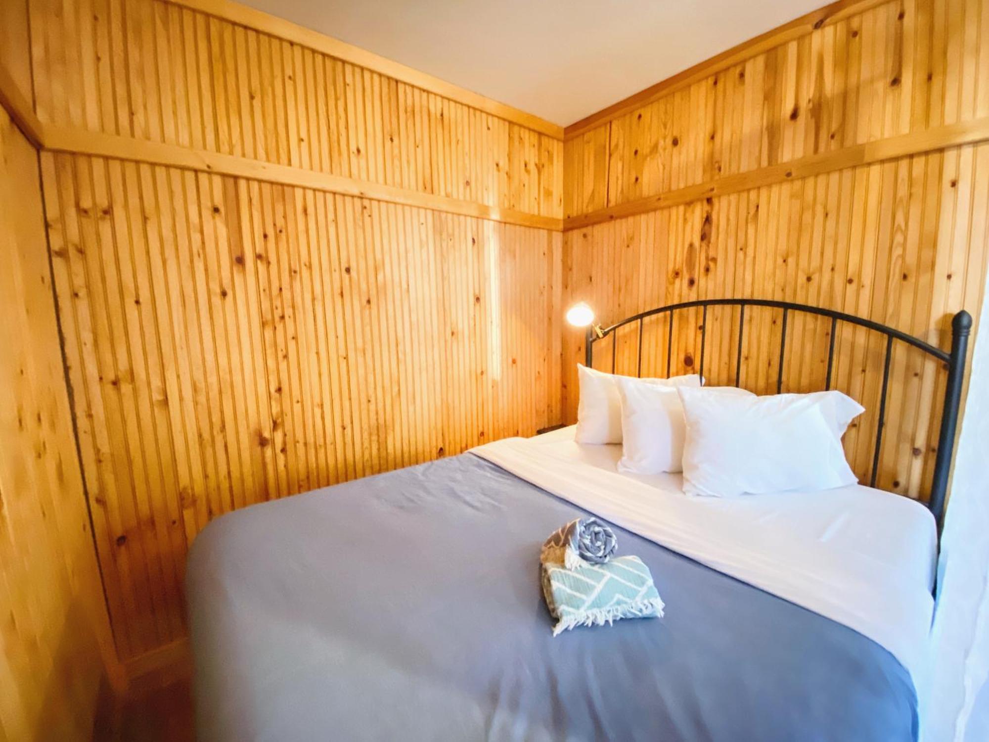 Flathead Lake Resort Woods Bay Buitenkant foto