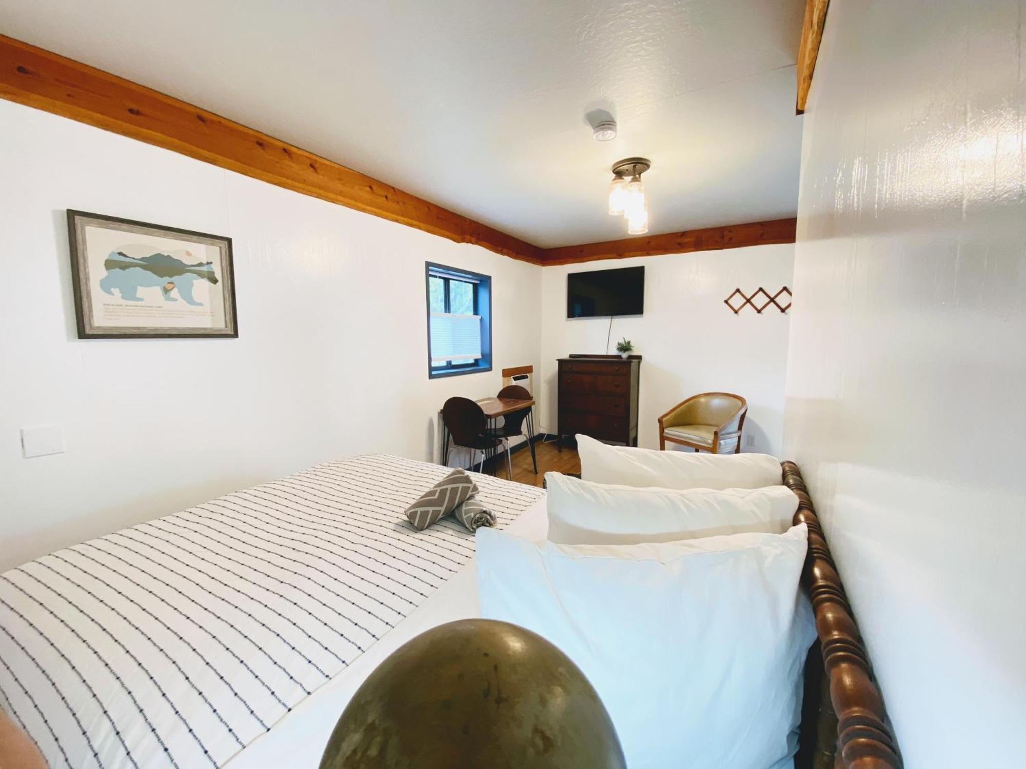 Flathead Lake Resort Woods Bay Buitenkant foto