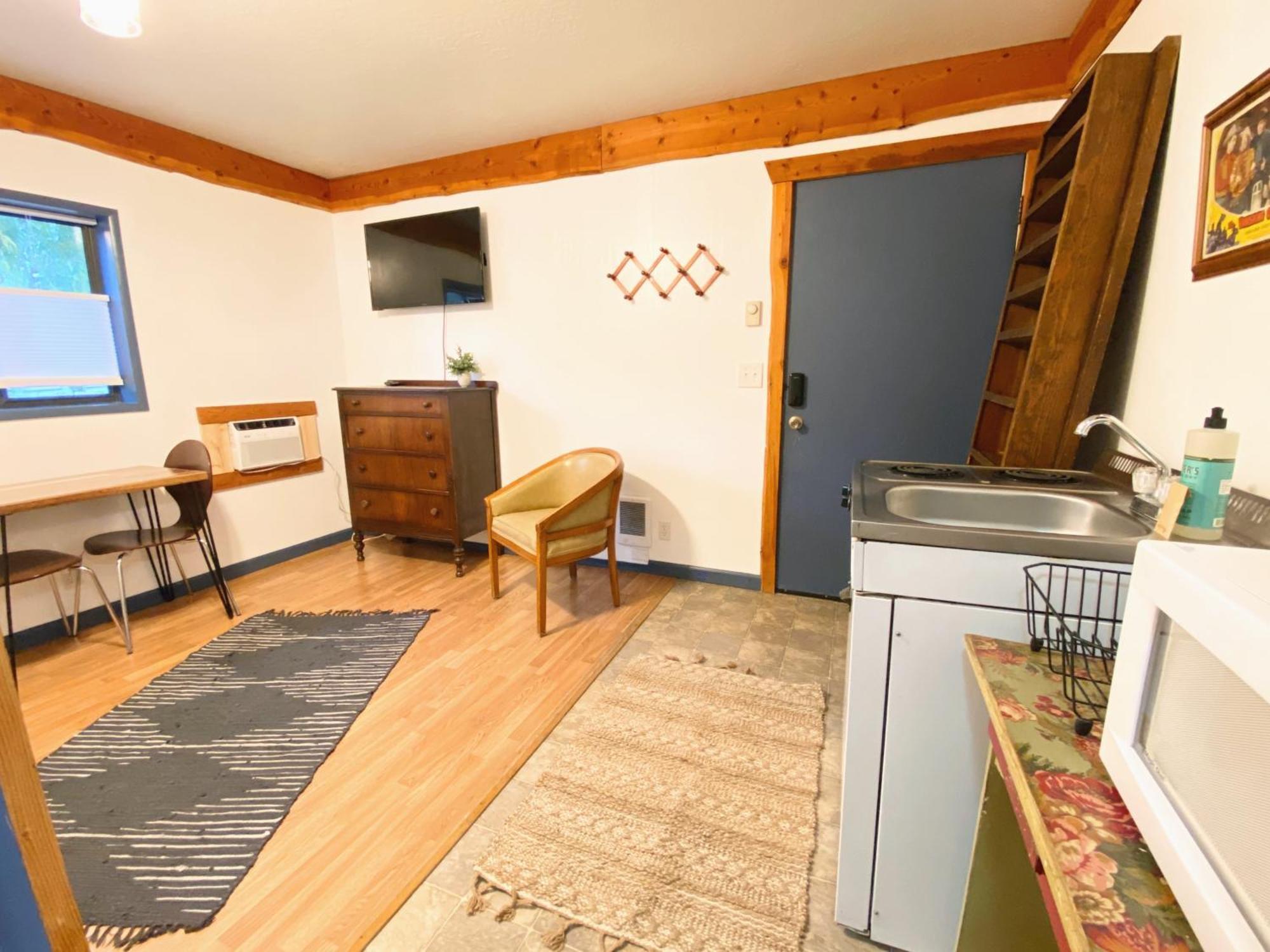 Flathead Lake Resort Woods Bay Buitenkant foto
