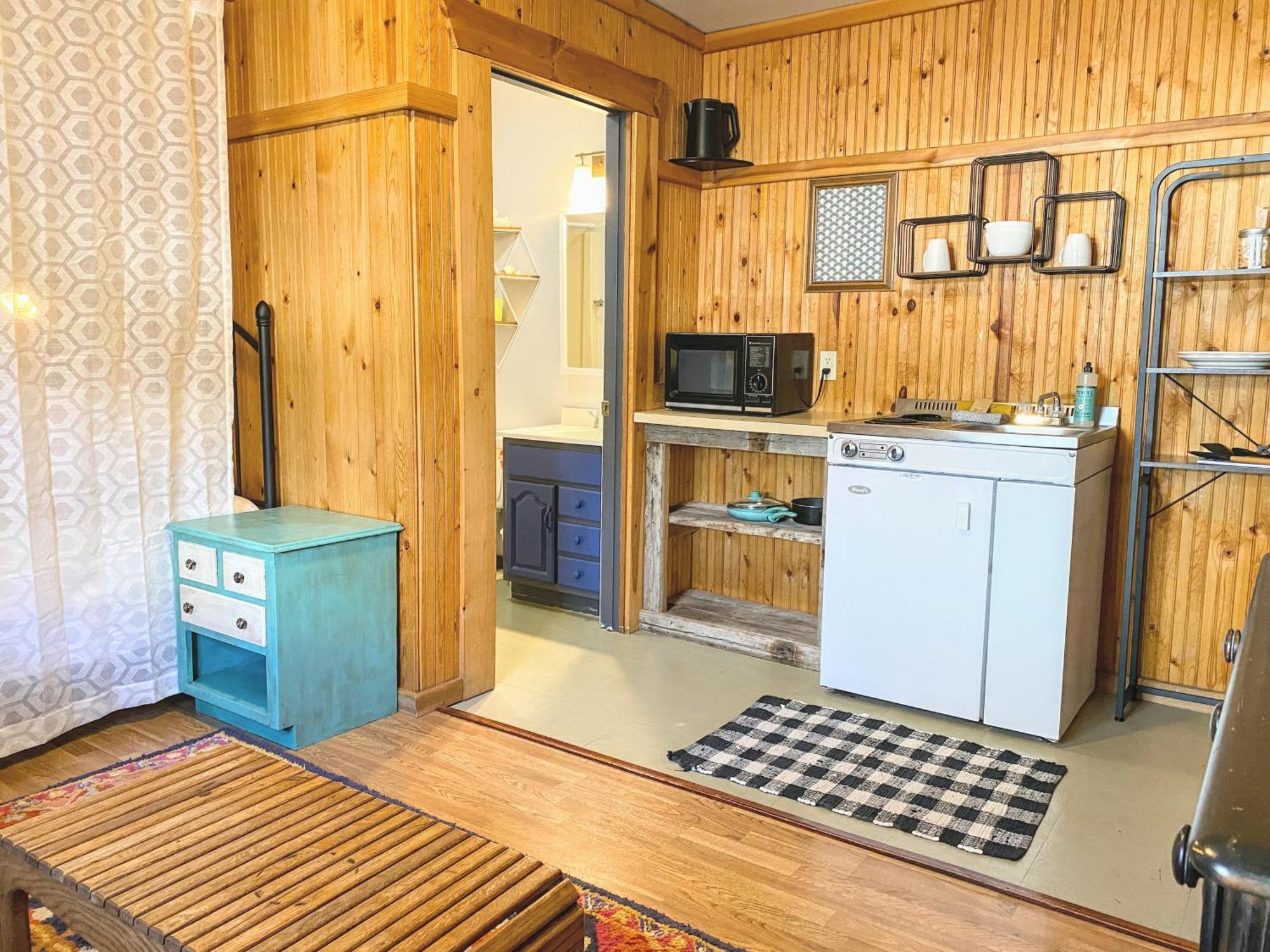Flathead Lake Resort Woods Bay Buitenkant foto
